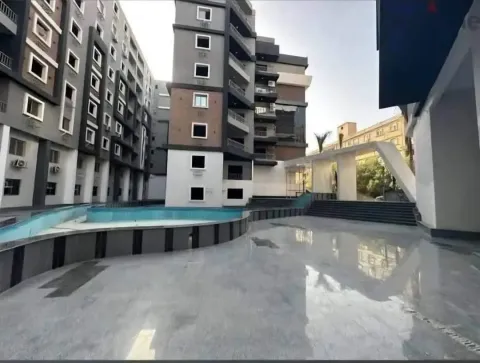شقة للبيع بكمبوند بيانستر