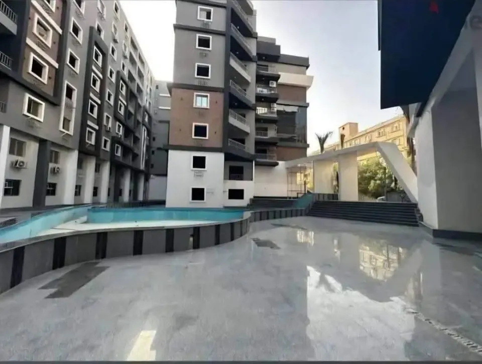 شقة للبيع بكمبوند بيانستر