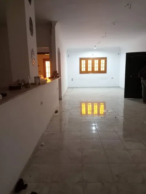 شقةللايجار في حي مبارك مساحة 260م صافي