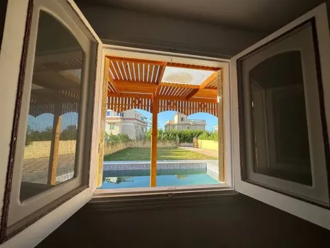 للبيـع شاليـه اأرضي بجاردن كبيره بسيـن خاص ثالث صف بحر