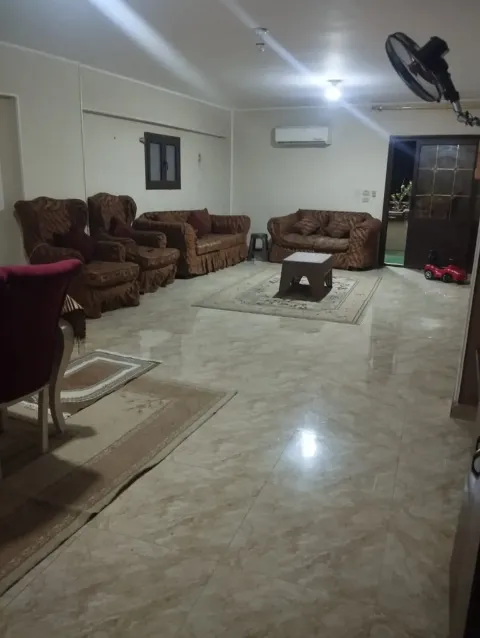 شقه مفروش من شار ع عزيز المصري جسر السويس