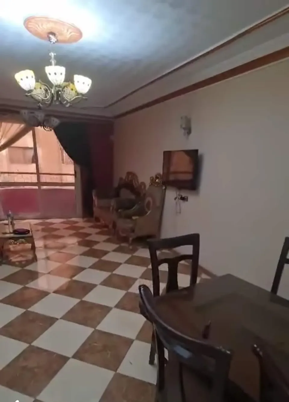 شقة للبيع بالعفش مساحه 160 متر دور تاني