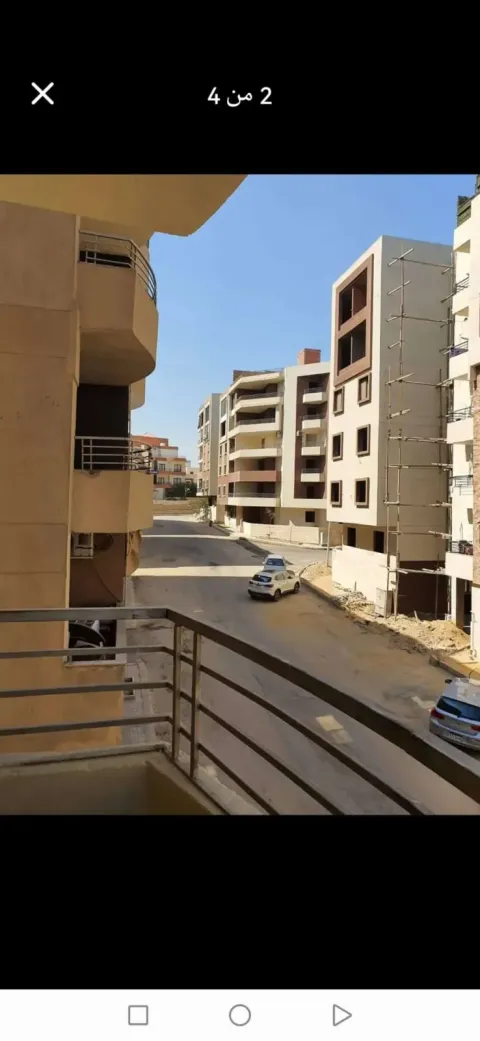 للبيع شقه 130 متر (((كمبوند جولدن جيتس المقطم )))