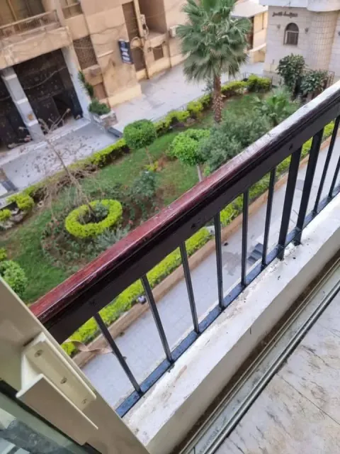 للبيع شقه لقطه جدا ١٧٥ م تشطيب هاي لوكس.