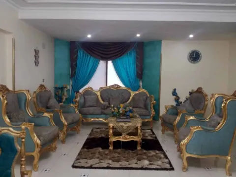 شقه للبيع سوبر لوكس الدور الرابع مساحة ٢٠٠م.
