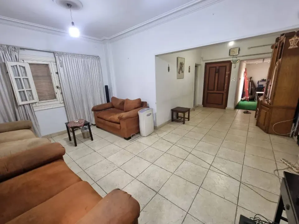 شقة ١٠٠ م² للبيع بموقع مميز بالعجوزة * تاني صف