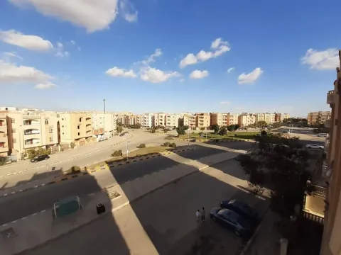 شقة اهالي للبيع في مدينه العبور الحي الثاني