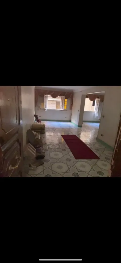 شقةللبيع فعين شمس فاول العشرين يوجد صاله + ريسيشن +غرفه