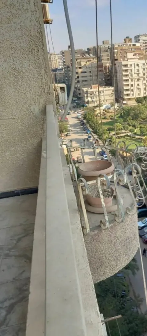 شقةبفيو رائع بتراس امامي كبير للبيع بمساحة ١٤٠ م
