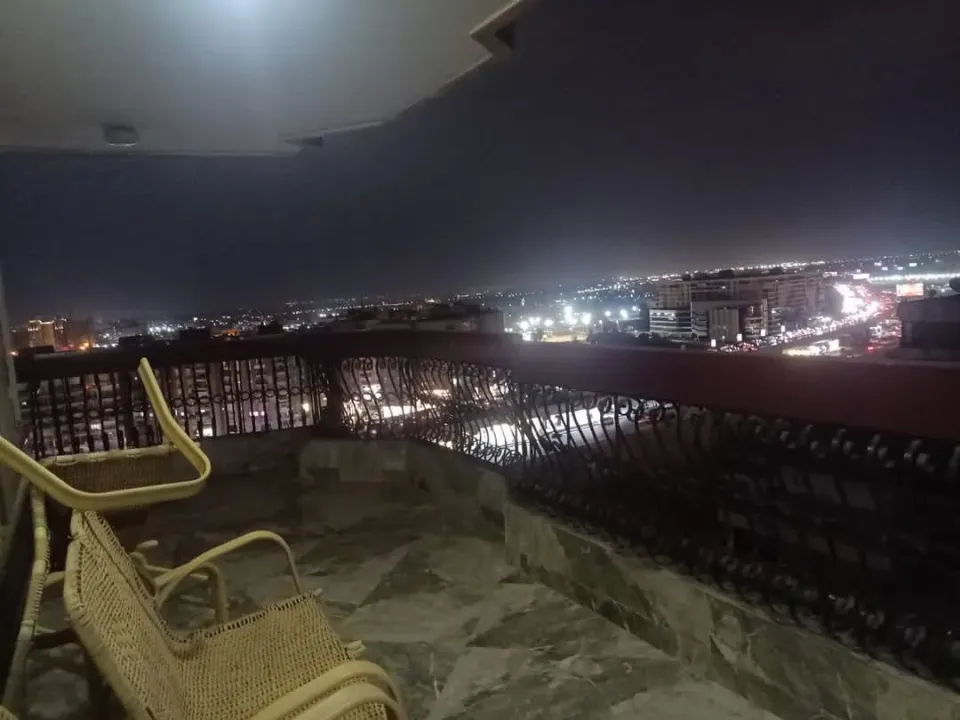 شقه للبيع في حافظ رمضان والنادي الأهلي وشارع النصر ٣٠٠