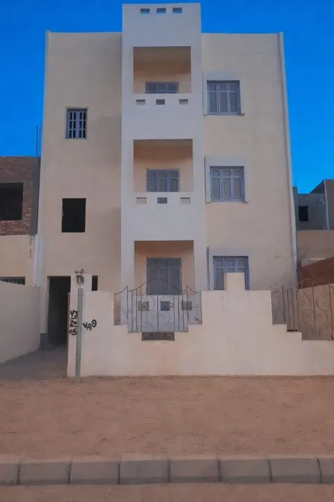 بيت 3 ادوار للبييييع - سوهاج الجديده