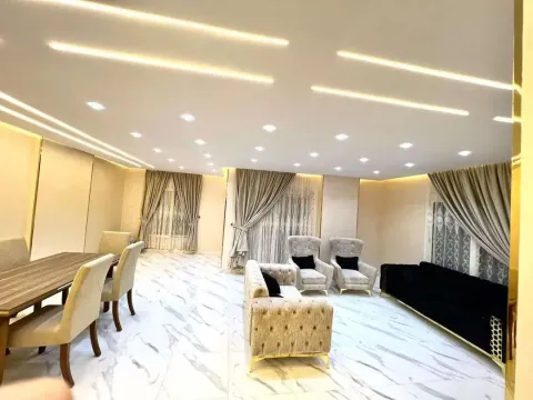 للبيع شقه ٢٥٠م صافي ف المنطقه الاولى