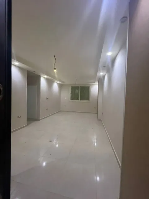 شقه للايجار منطقه ل شارع العشرين🦋ل وي ن بجوارمرحبا ماركت