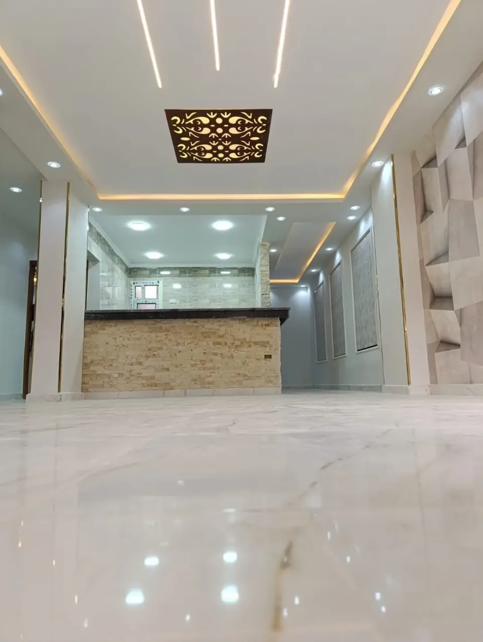 للبيع شقتان واجهه وناصيه جنب بعض نفس الدور