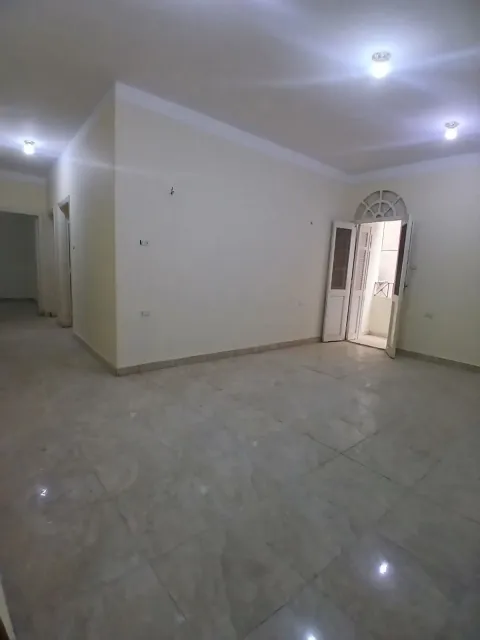 شقة للايجار ف المعلمين الجديدة قبل مطعم السمان🏚