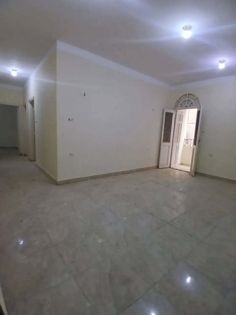 شقة للايجار ف المعلمين الجديدة قبل مطعم السمان🏚