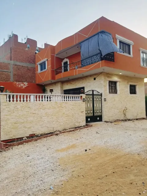 فيلاء للبيع ٢٥٠متر شارع ٧متر متفرع من شارع ٤٠متر