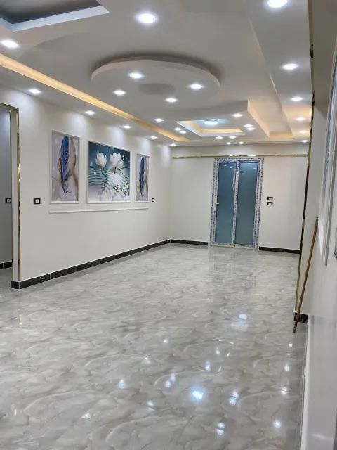 شقه للبيع ثلاث غرف نوم 3حمام دور تامن وليس الأخير