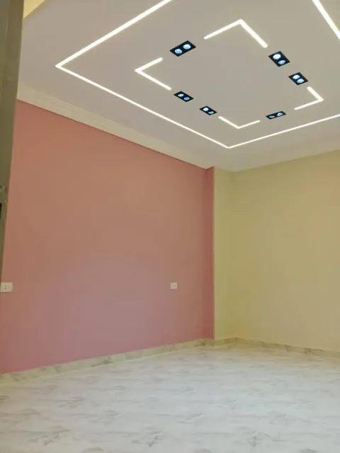 شقه للبيع شارع العشرين الرئيسي عين شمس
