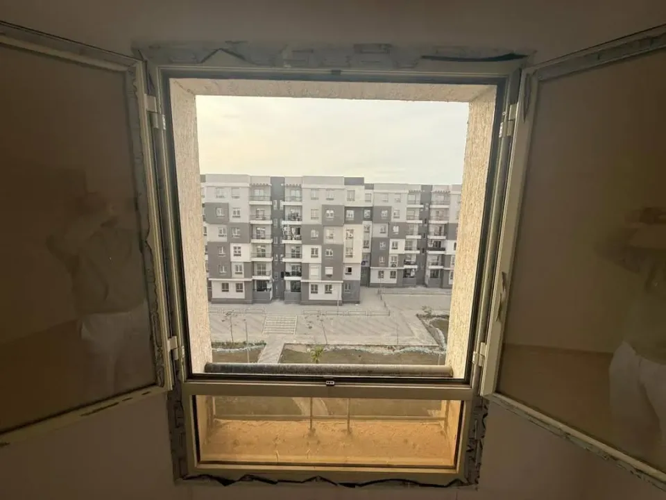 مدينةالعبور الجديدةالإسكان المتميز مرحله قديمةعمارات رمادي 90م