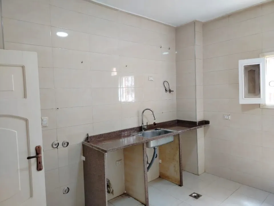 Floor For Rent in Tenth District