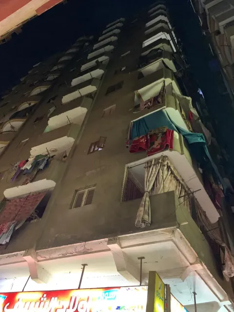 برج للبيع الخصوص البرج285م مكون من12دور33 شقق وفيه 5 محلات