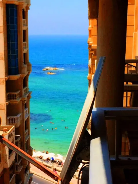 ميامى تانى عماره من البحر جنب كشري التحرير2حجرة و ريسيبشن