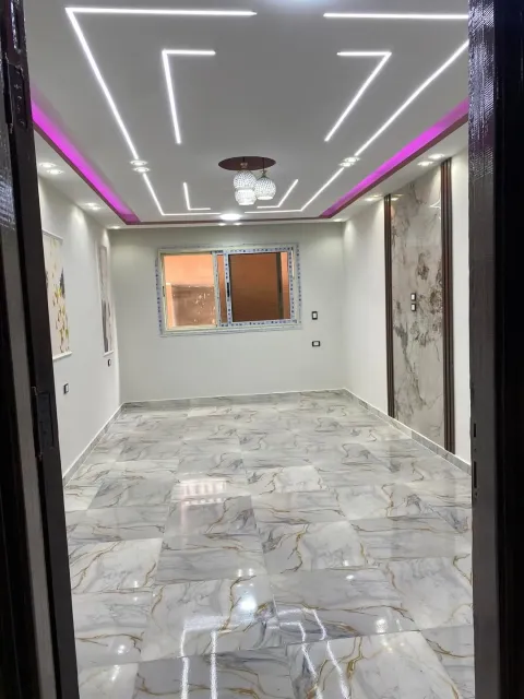 للبيع شقة تالت نمره من النزهة ٢ العمومي كاش