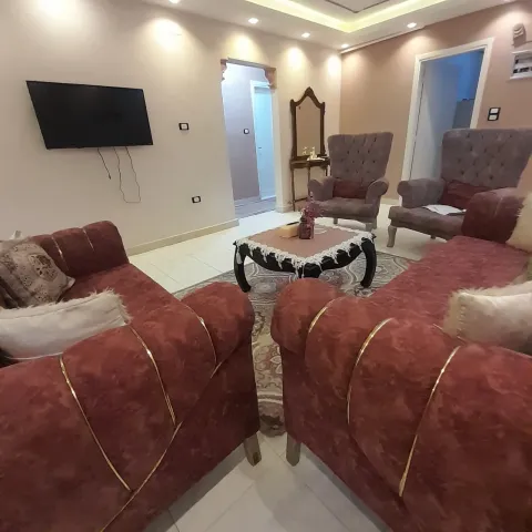 شقه مفروشه تقاطع مصطفى النحاس مع مكرم عبيد