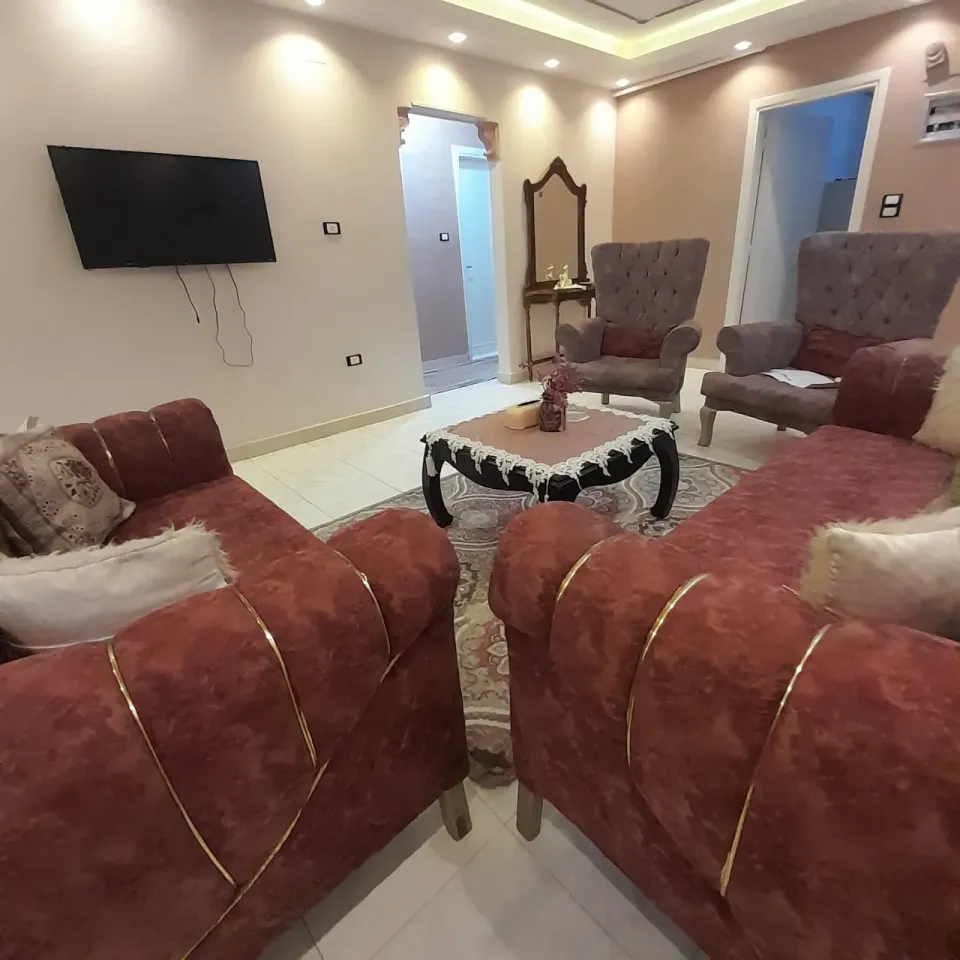 شقه مفروشه تقاطع مصطفى النحاس مع مكرم عبيد