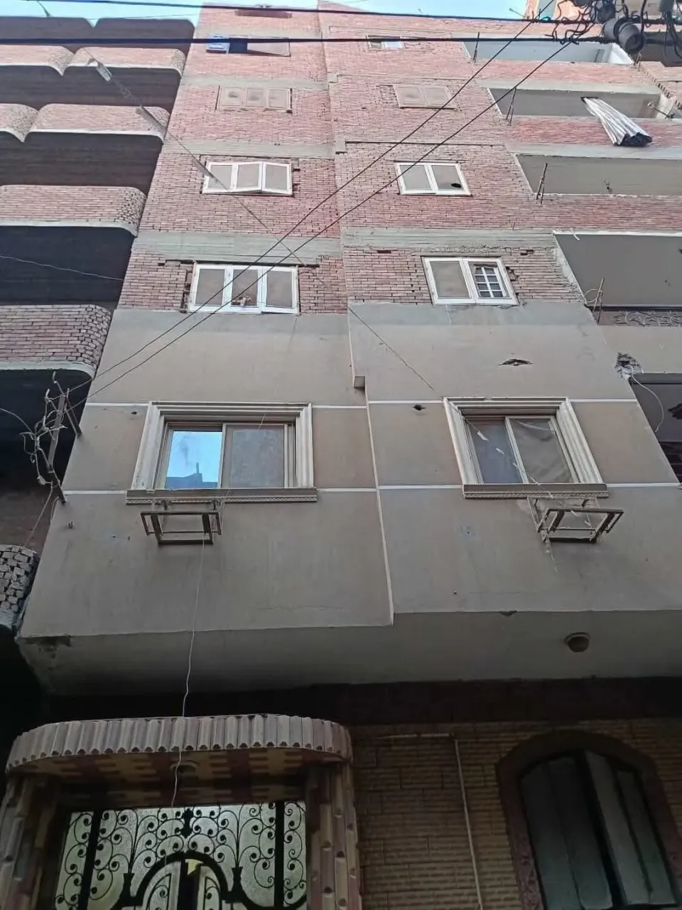 عمارة للبيع بشارع متفرع من شارع مضرب الرز بمدينة المنيا