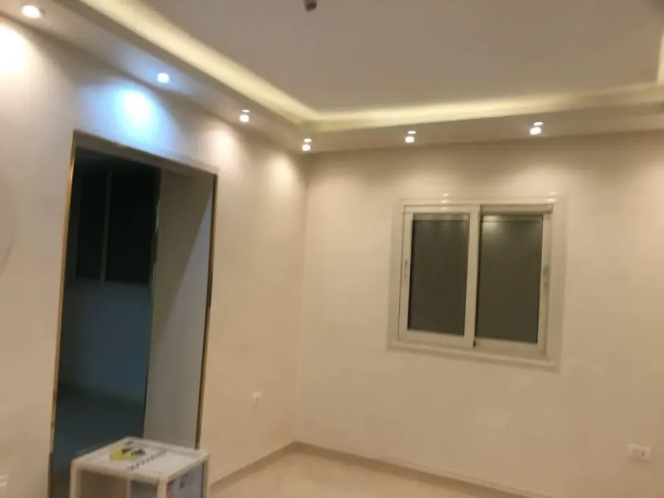 شقة١٠٠م صافي ٩٠ بحرية مكونة من ٢ غرف