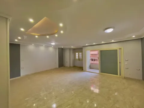 شقه للبيع