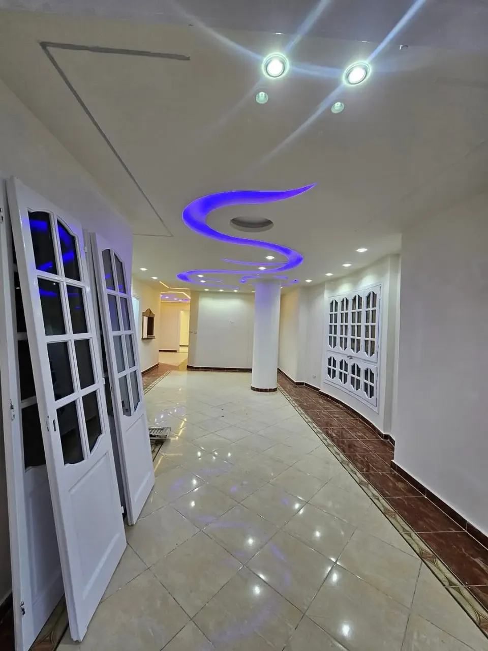 شقة مميزة للبيع في منطقة المندرة بالإسكندرية، بمساحة 155 متر