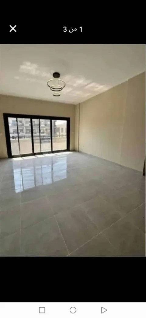 شقه ف احياء المنيا الجديده ارضي بجنينه متشطبه وجاهزه للسكن