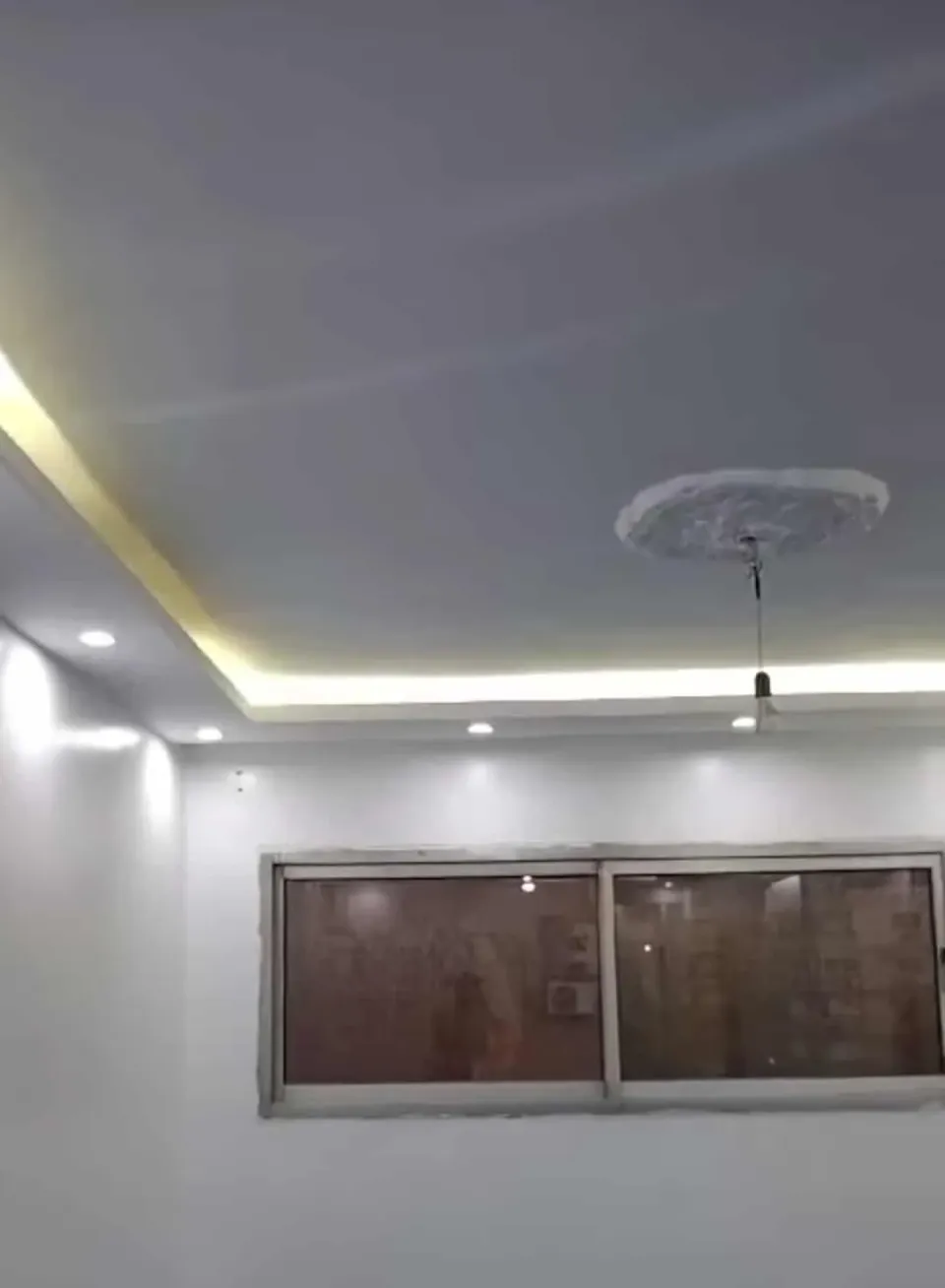 الشقه فبرج واسانسير دور عاشر وليس الاخير بها حارس عقار