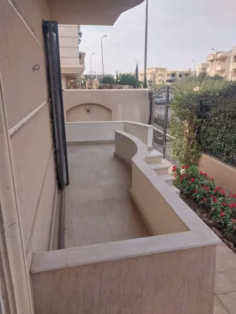 شقة للإيجار قانون جديد مدينة الشيخ زايد الحي 8