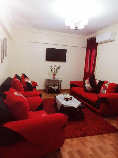 شقةللايجار السنوي مفروشةكامب شيزار تاني نمره من البحراسكندرية