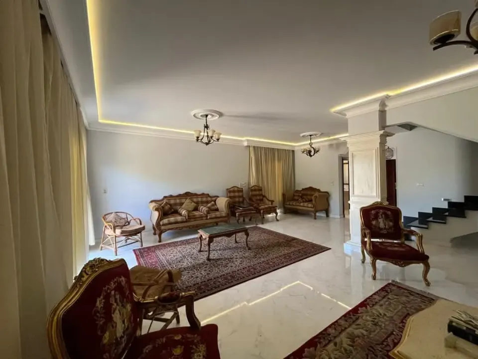 متاح شقه بالدقي ميدان المساحه جمب فندق السفير