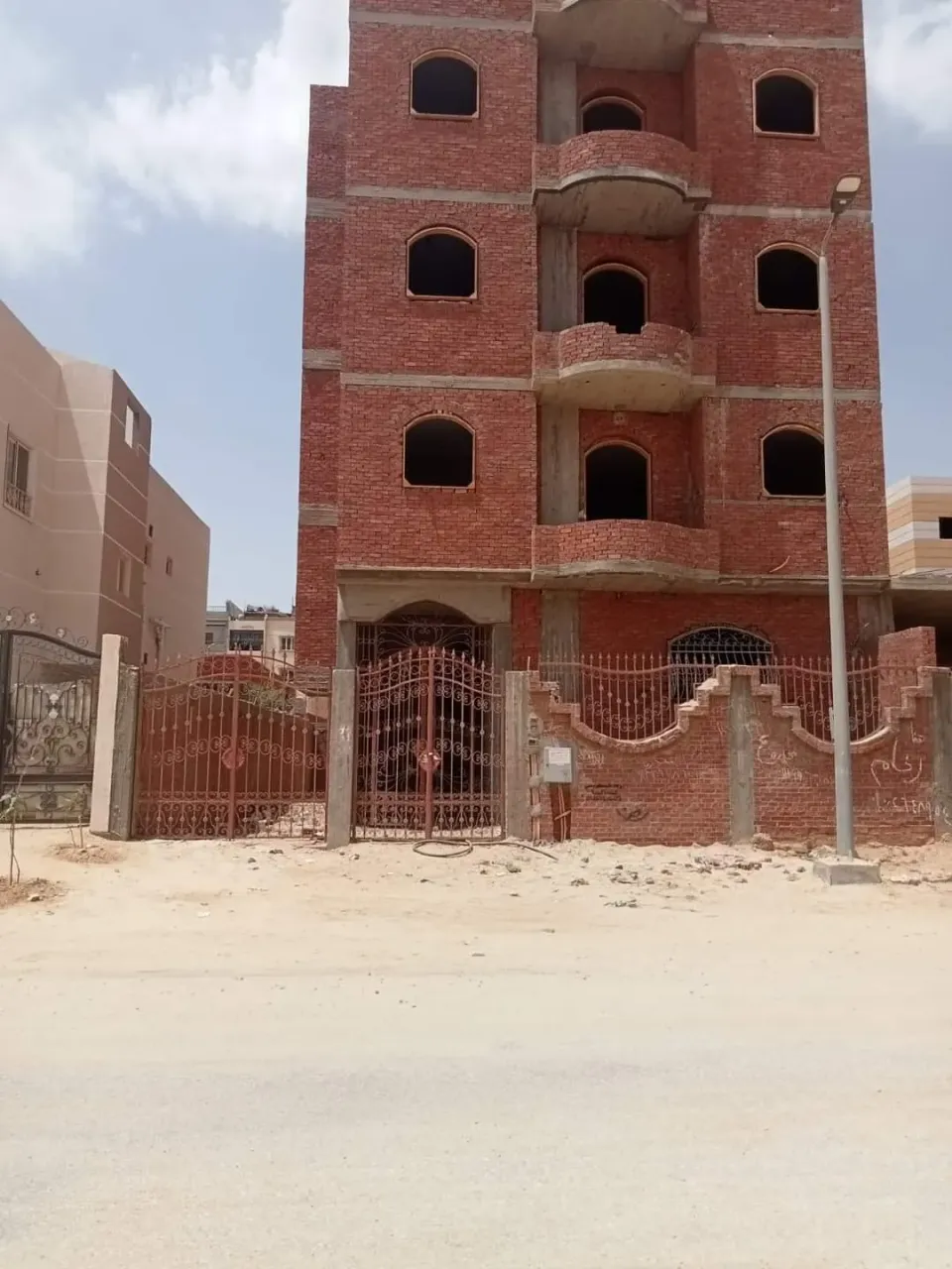 يبت اربع أدوار للبيع