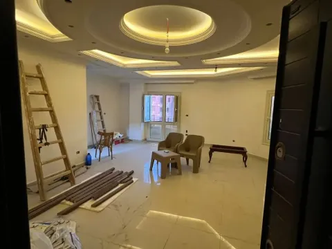 شقة للبيع في الشيخ زايد الحى السابع المجاورة الاولى