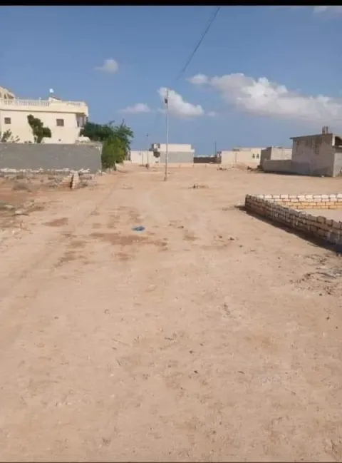 قطعه ارض مباني كهرباء ومياه غاز طبيعي صرف صحي