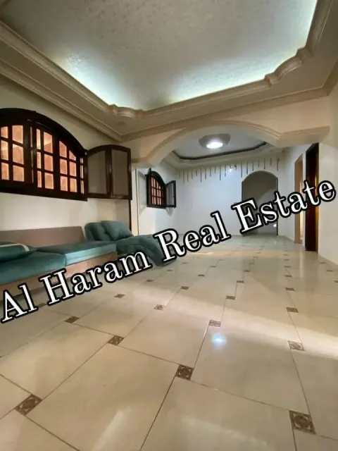 شقه للايجار في حي المستشارين دور ٣ اسانسير