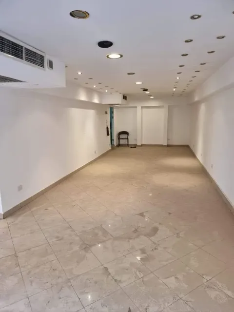 محل للبيع ١٦٥م بعمارات العبور بشارع صلاح سالم