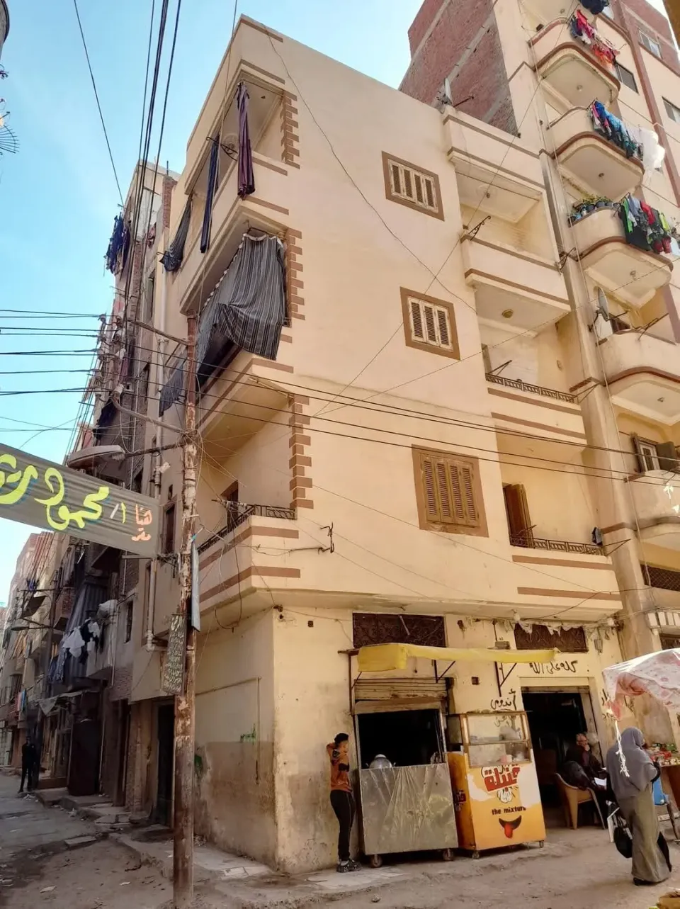 منزل للبيع في الجمهوريه بجوار جراج البلديه