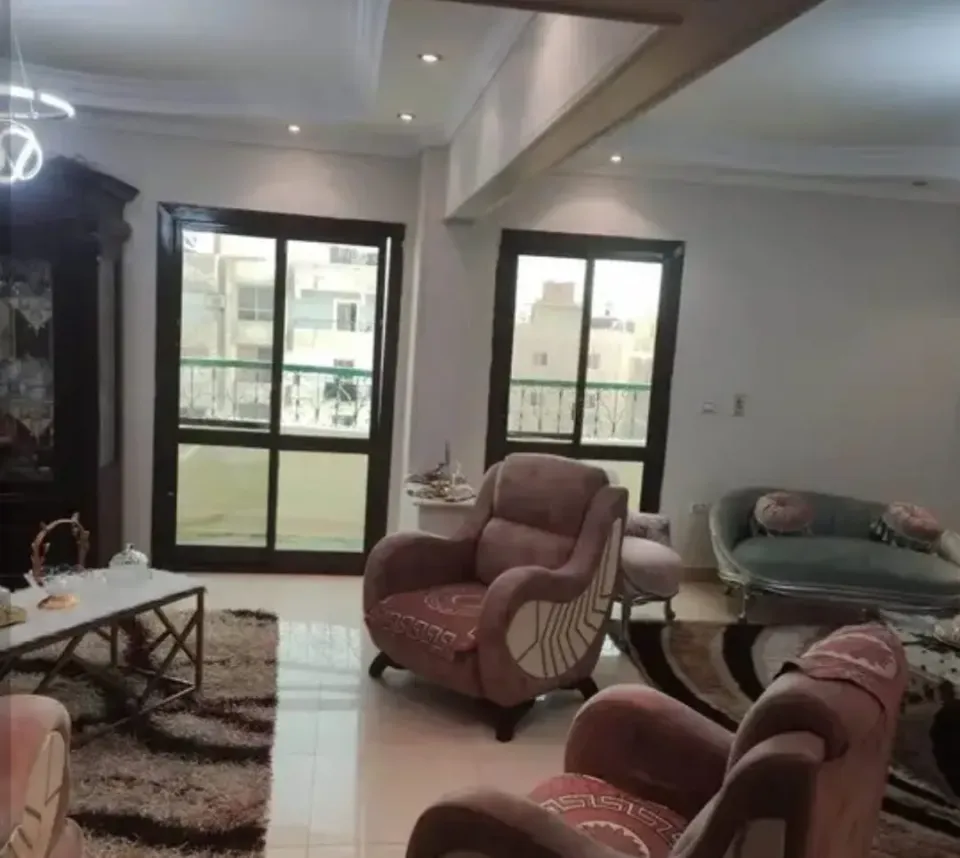 شقة للبيع علي شارع الجامعة الحديثة - الهضبة الوسطى