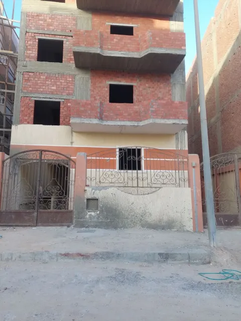 فيلا للبيع باسيوط الجديده منطقه شمال الجامعه ٢٦٠ م
