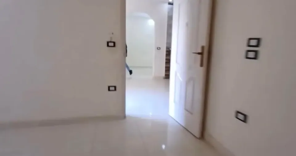 شقة للبيع بمنطقة الفلل خلف محكمة الأسرة: