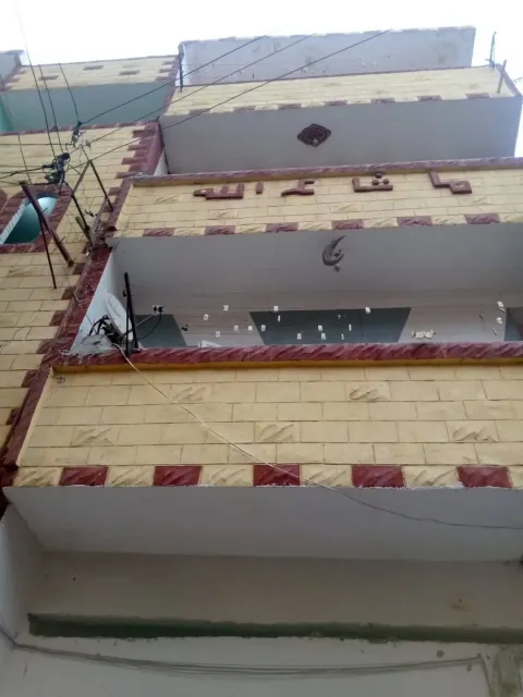 شقةفالحلوس دور3علوي حصة ف الارض مساحه 120