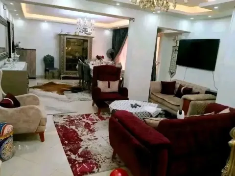 شقه فاخره جدااا للبيع بين الهرم وفيصل